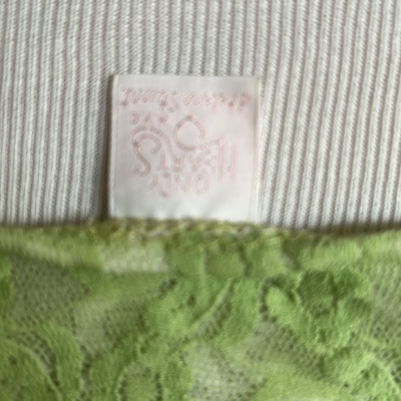 Woman’s green white tank top size medium only hearts - Picture 6 of 6